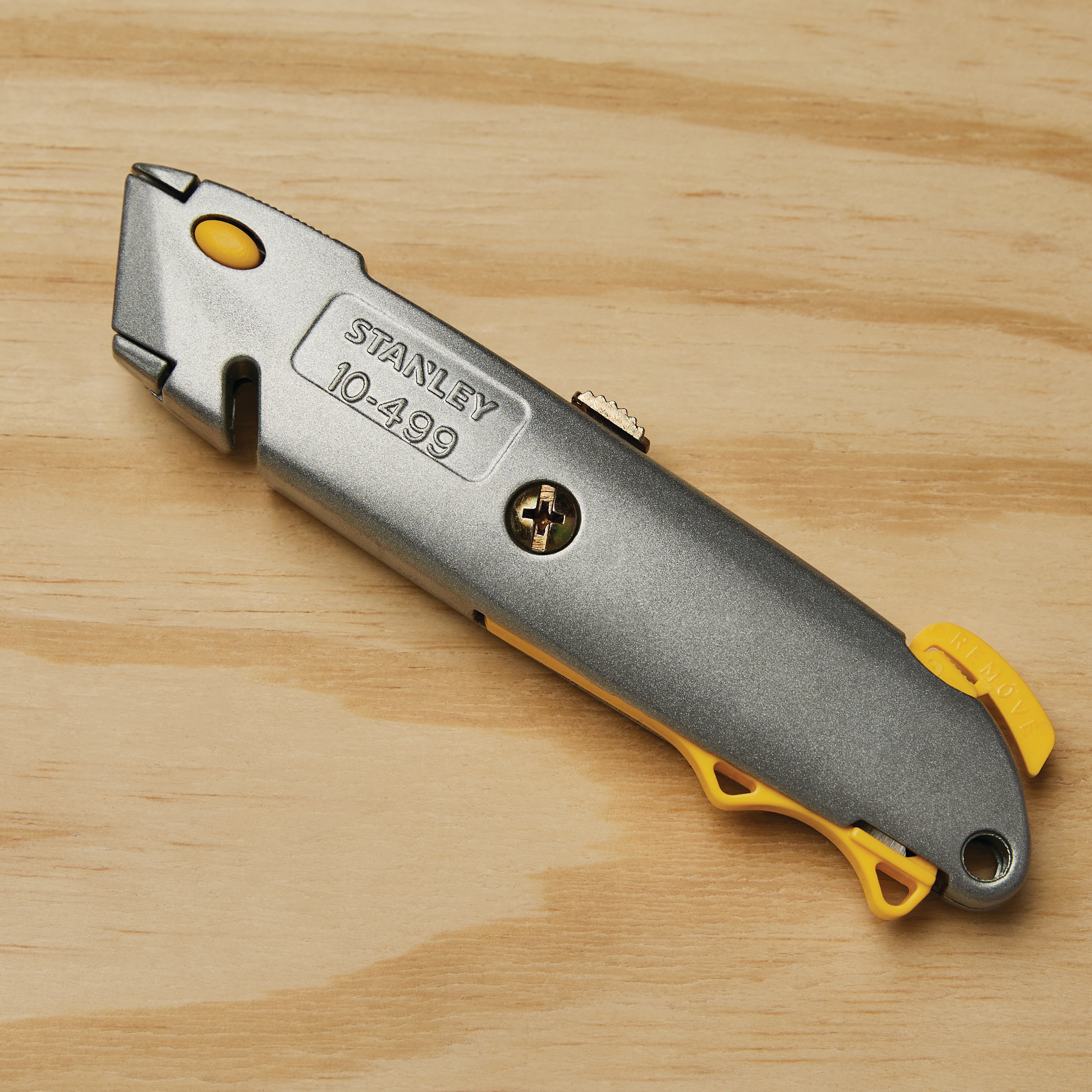 63/8 in. Quick Change Retractable Utility Knife 10499 STANLEY Tools