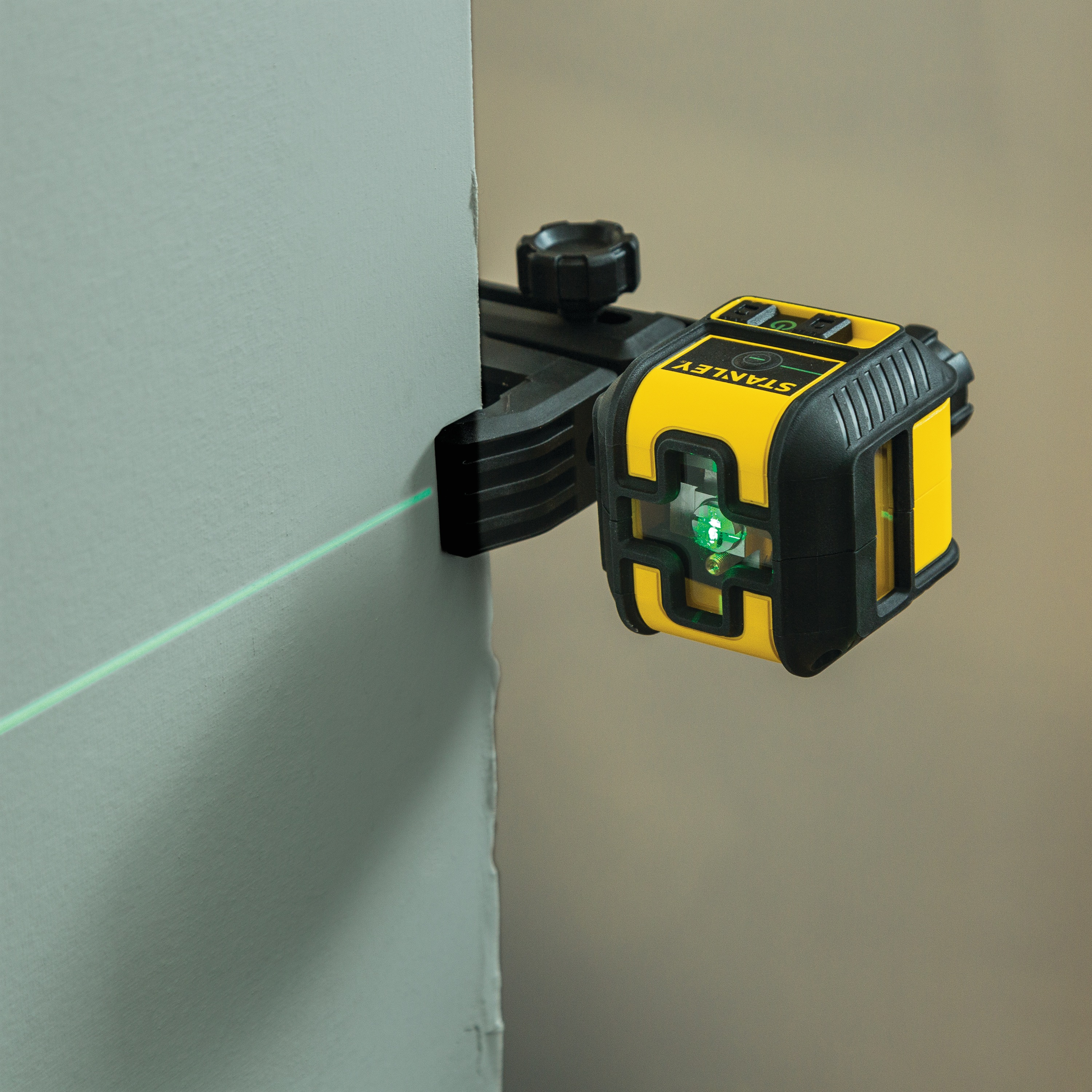 Cross90® Green Beam Multi Cross Line Laser Level STHT77592 STANLEY