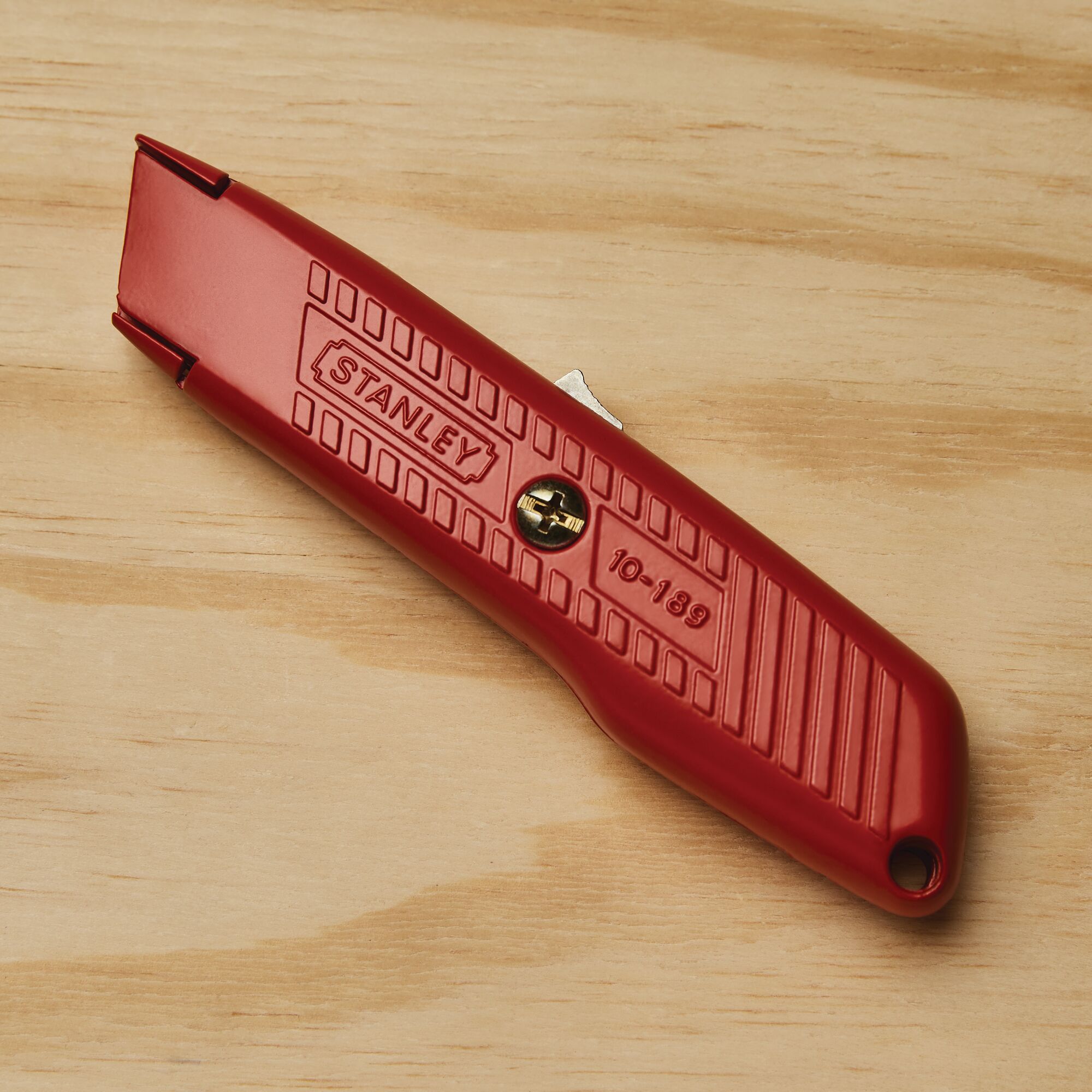 STANLEY® Self-Retracting Safety Utility Knife | STANLEY