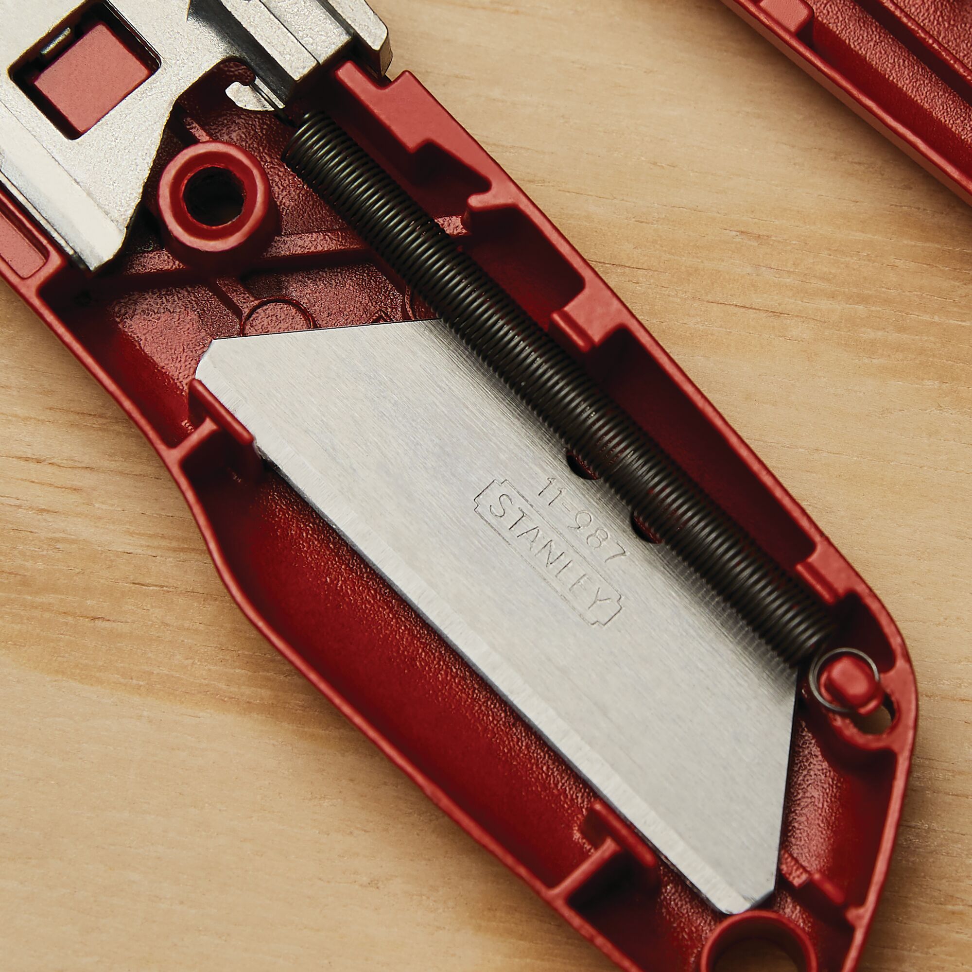 STANLEY® Self-Retracting Safety Utility Knife | STANLEY