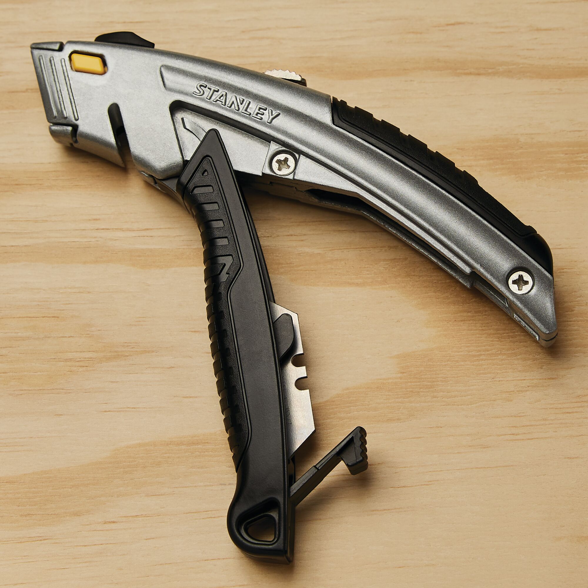 6-5/8 in INSTANTCHANGE® Retractable Knife | STANLEY