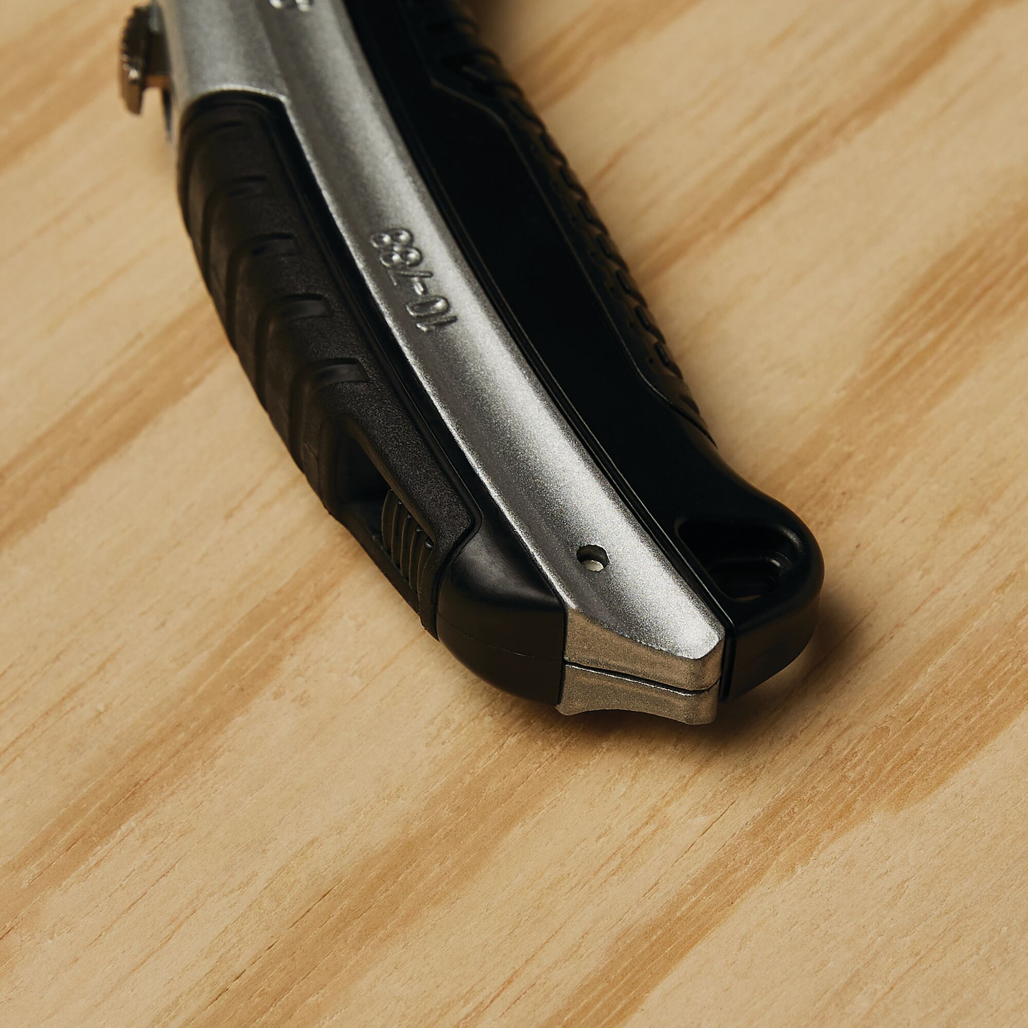 6-5/8 in INSTANTCHANGE® Retractable Knife | STANLEY