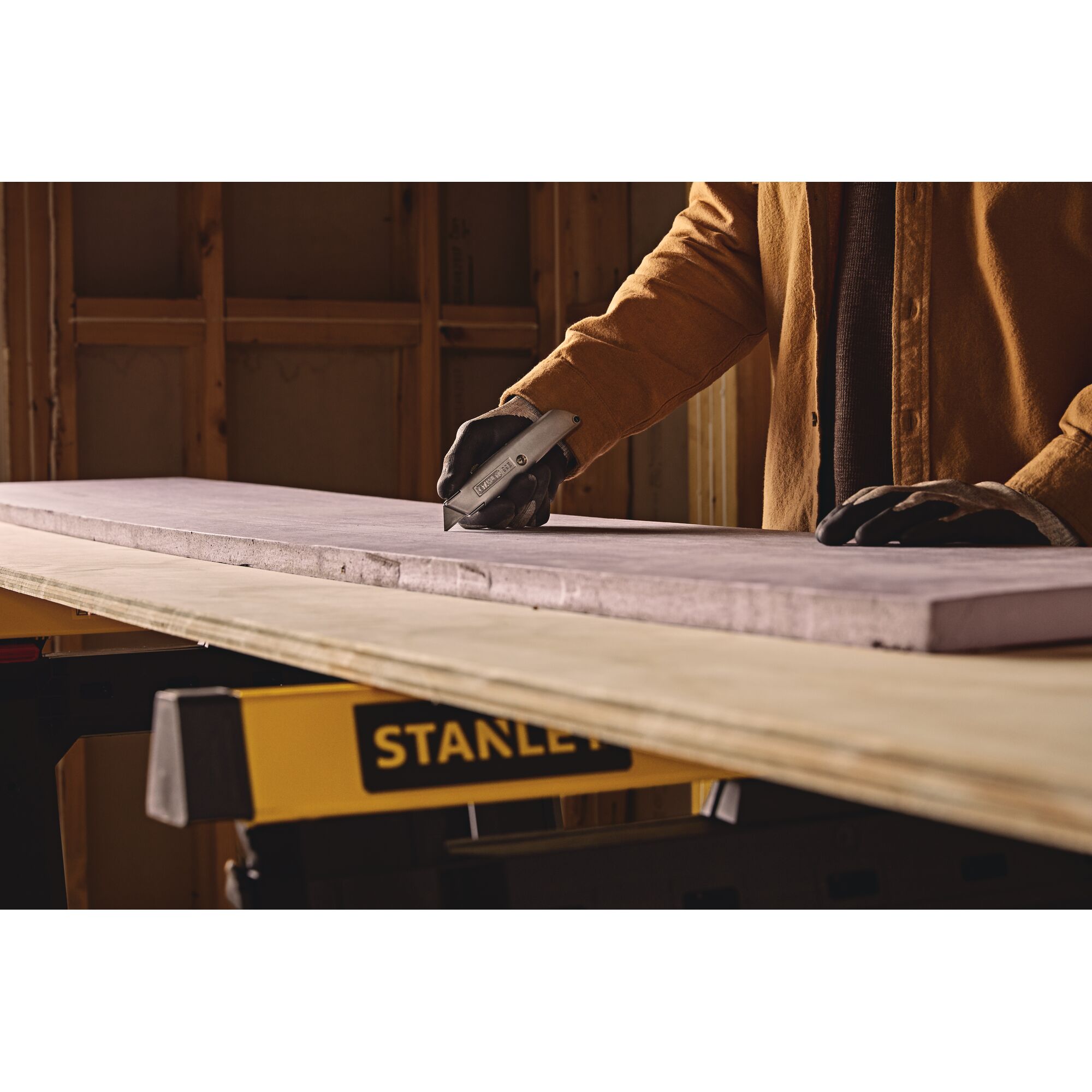 STANLEY® 99E Classic Retractable Blade Utility Knife thumbnail 4