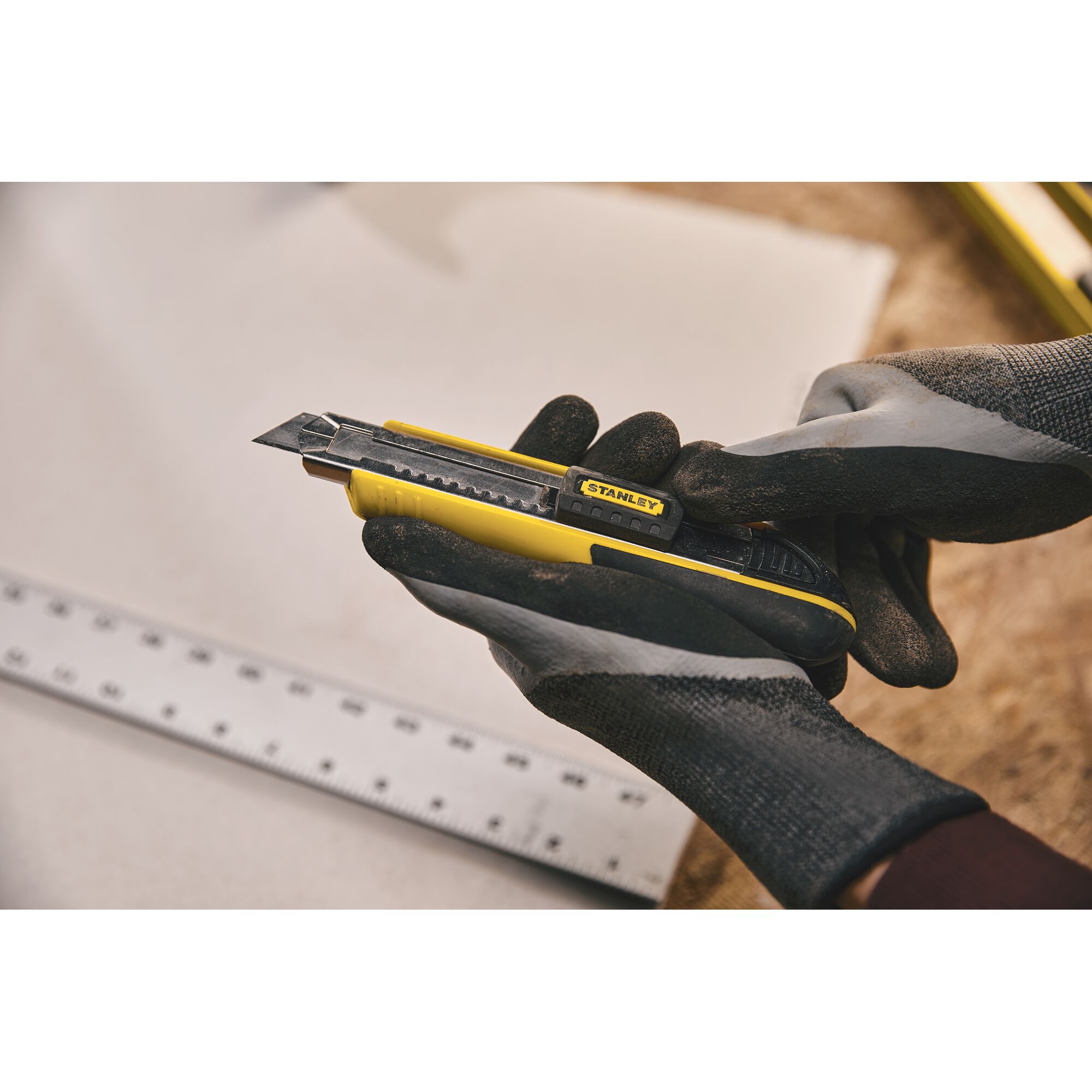 STANLEY® FATMAX® Cartridge Snap-Off Knife thumbnail 2