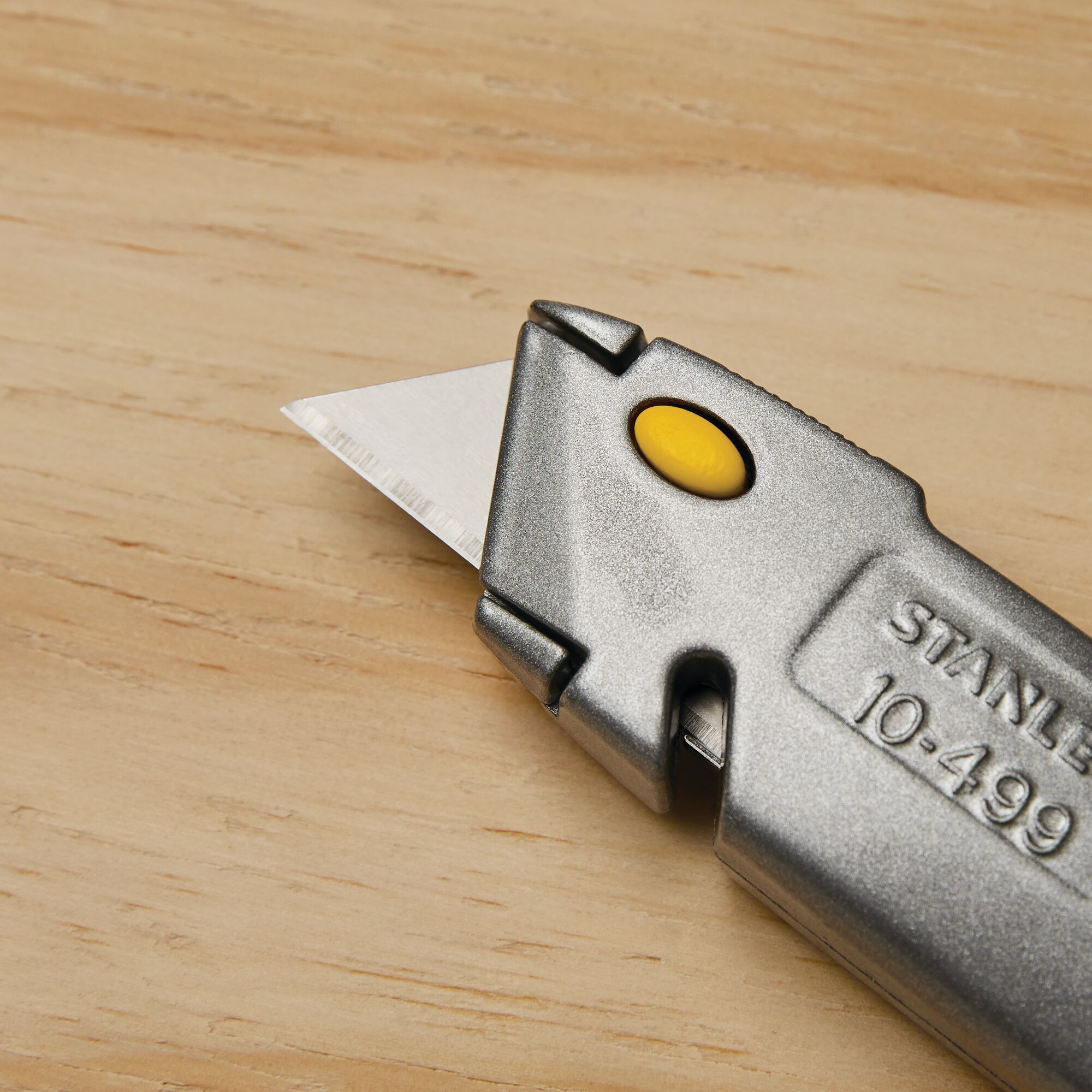 6-3/8 in Quick Change Retractable Utility Knife thumbnail 12