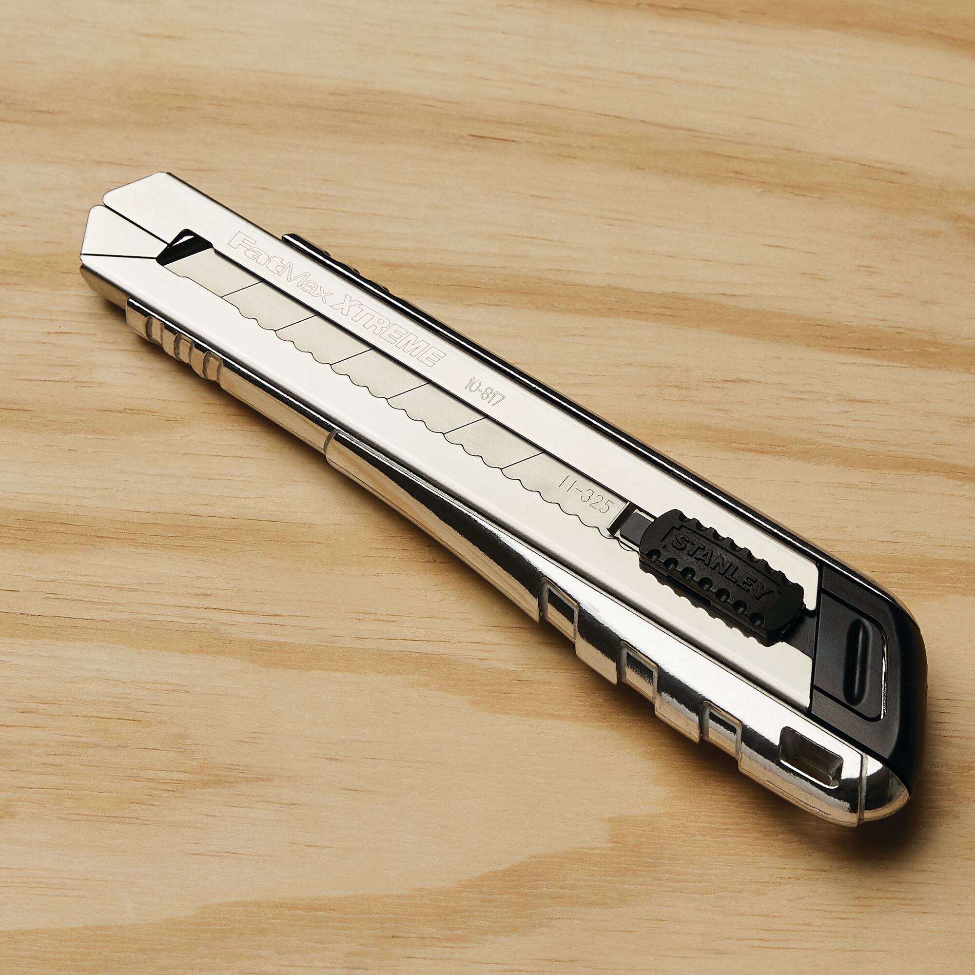 25mm STANLEY® FATMAX® Xtreme Snap Blade Knife thumbnail 4