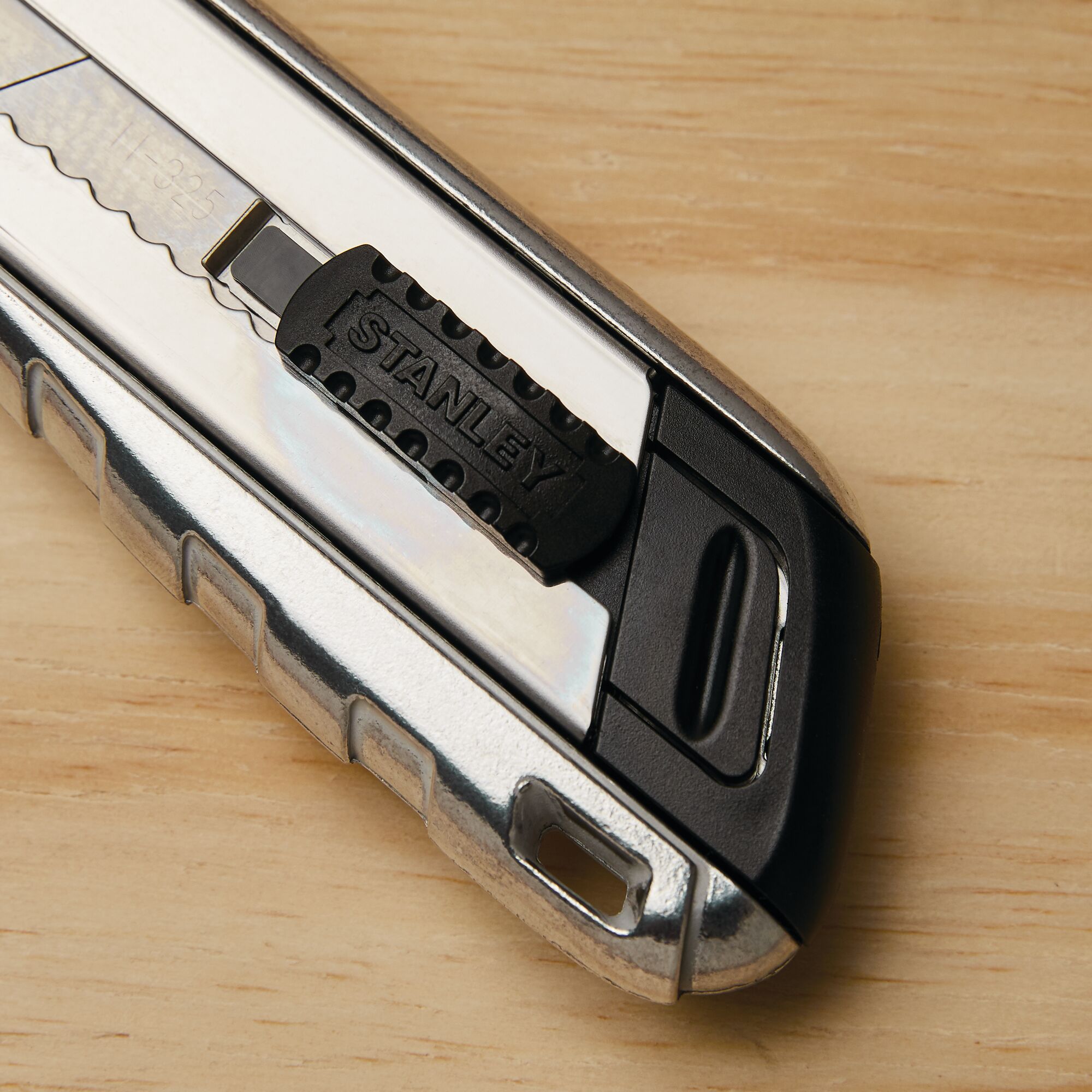 25mm STANLEY® FATMAX® Xtreme Snap Blade Knife thumbnail 5