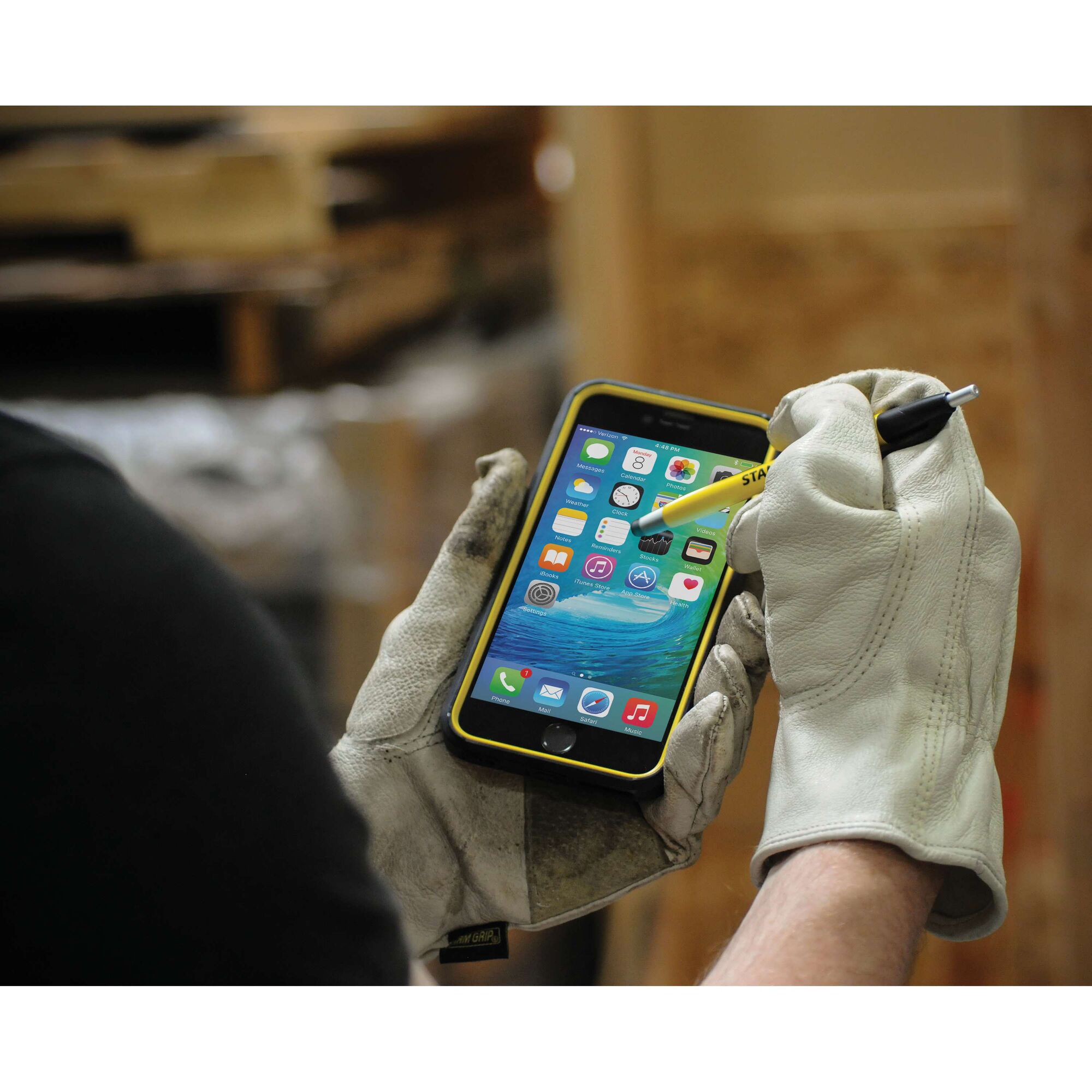 Touchscreen Stylus with Ballpoint Pen thumbnail 3