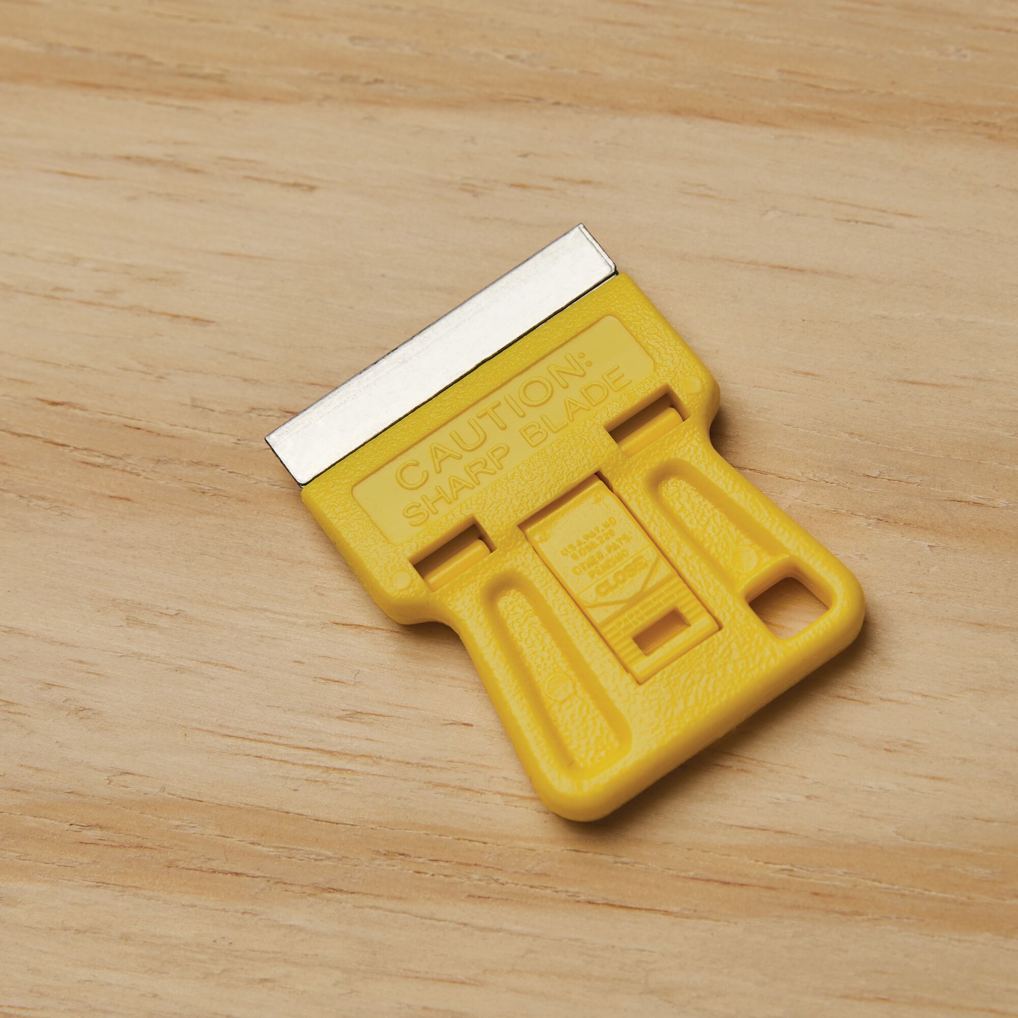 1-3/16 in High Visibility Mini-Razor Blade Scraper thumbnail 5