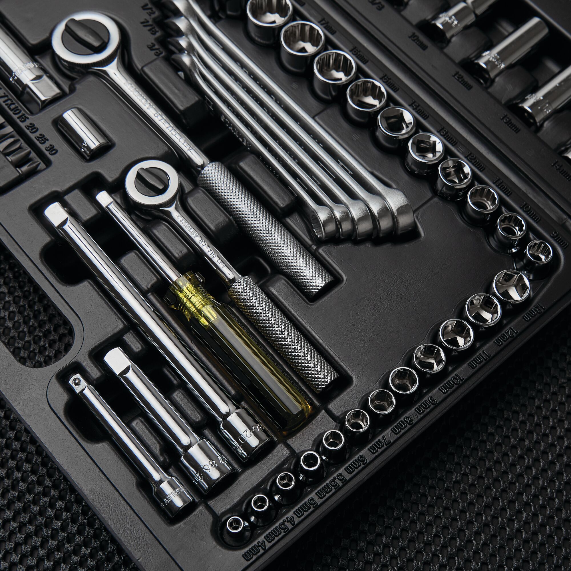 75 Pc Mechanic's Tool Set thumbnail 5