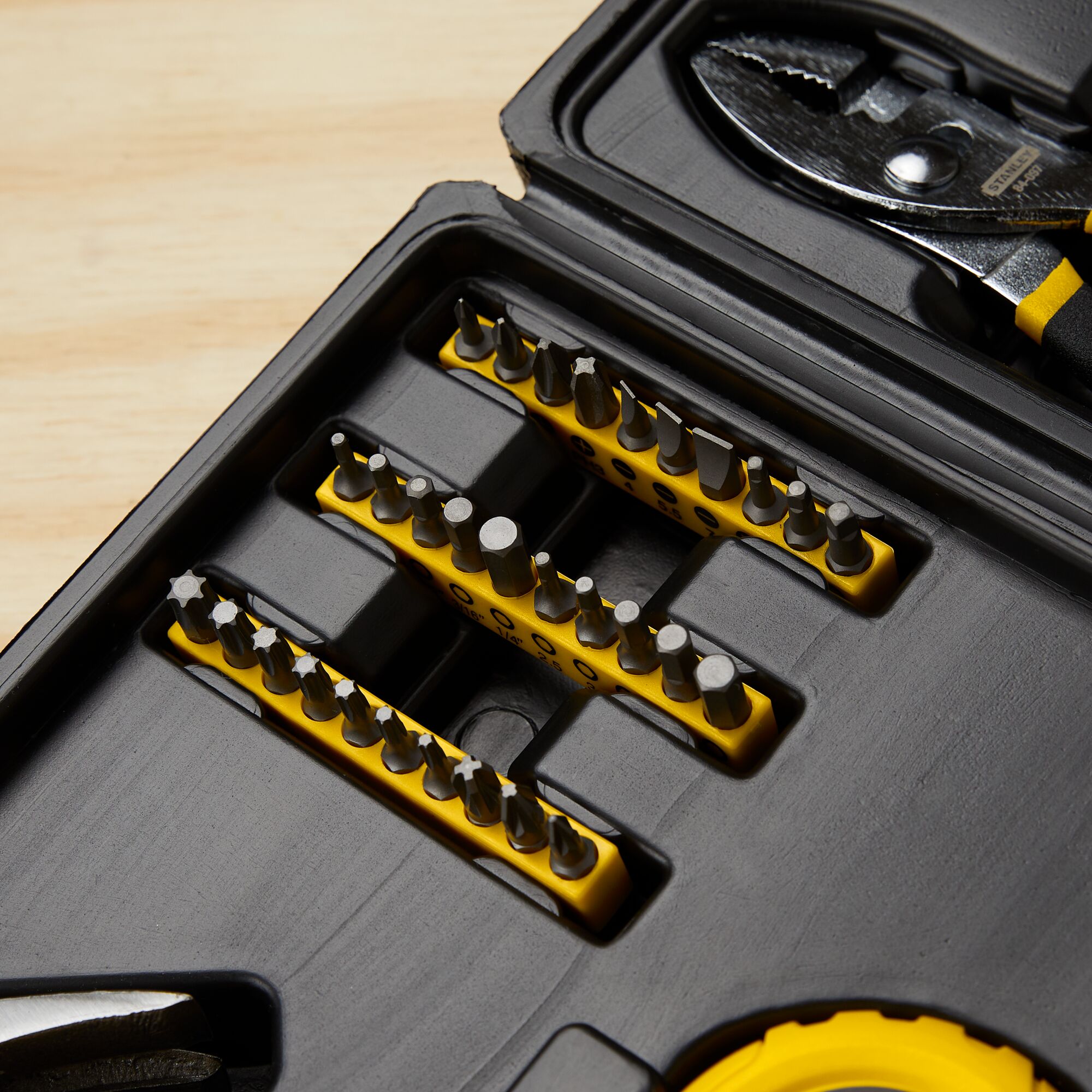 65 pc Homeowner's Tool Kit thumbnail 8