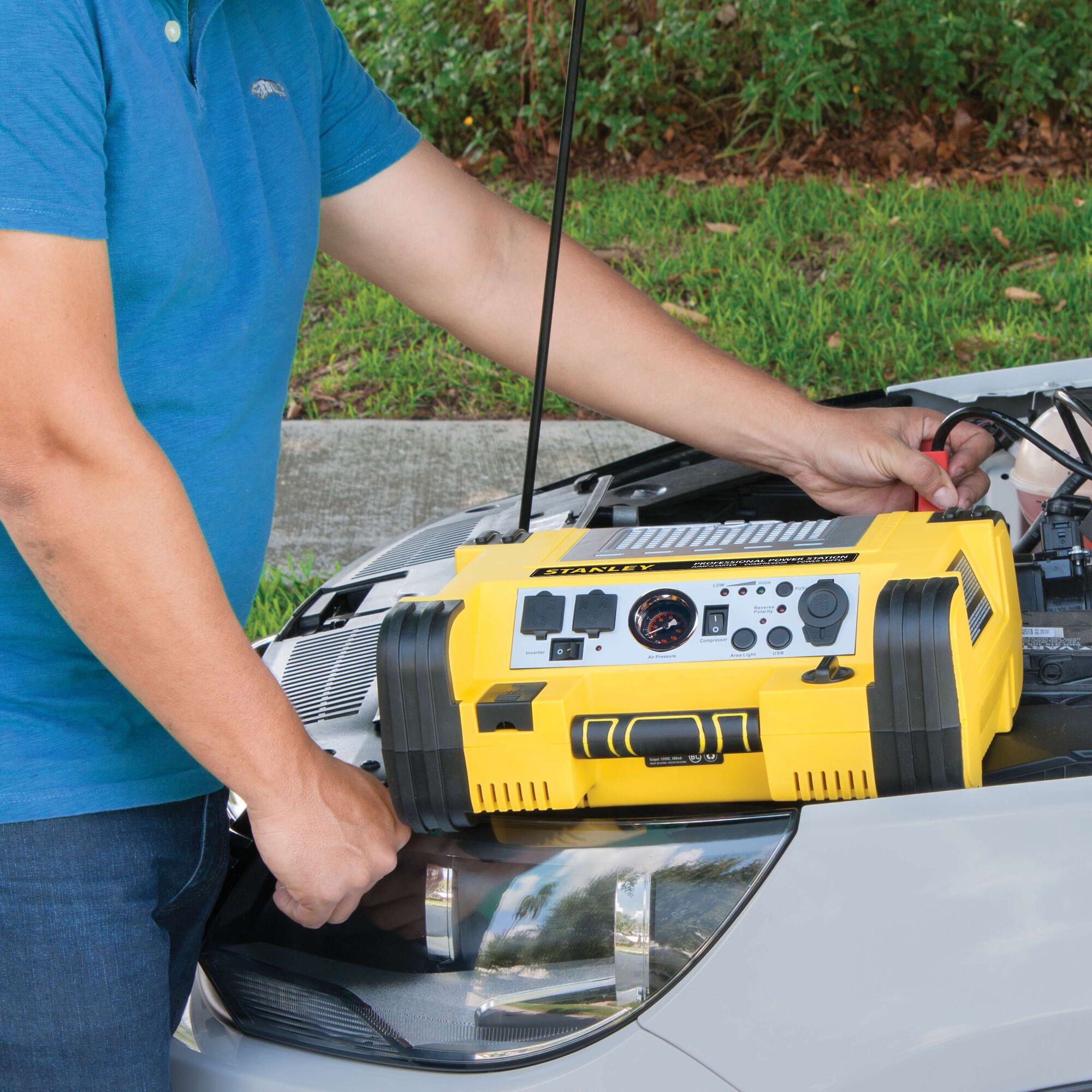 500 Instant / 1000 PEAK Battery Amp Professional Power Station thumbnail 2