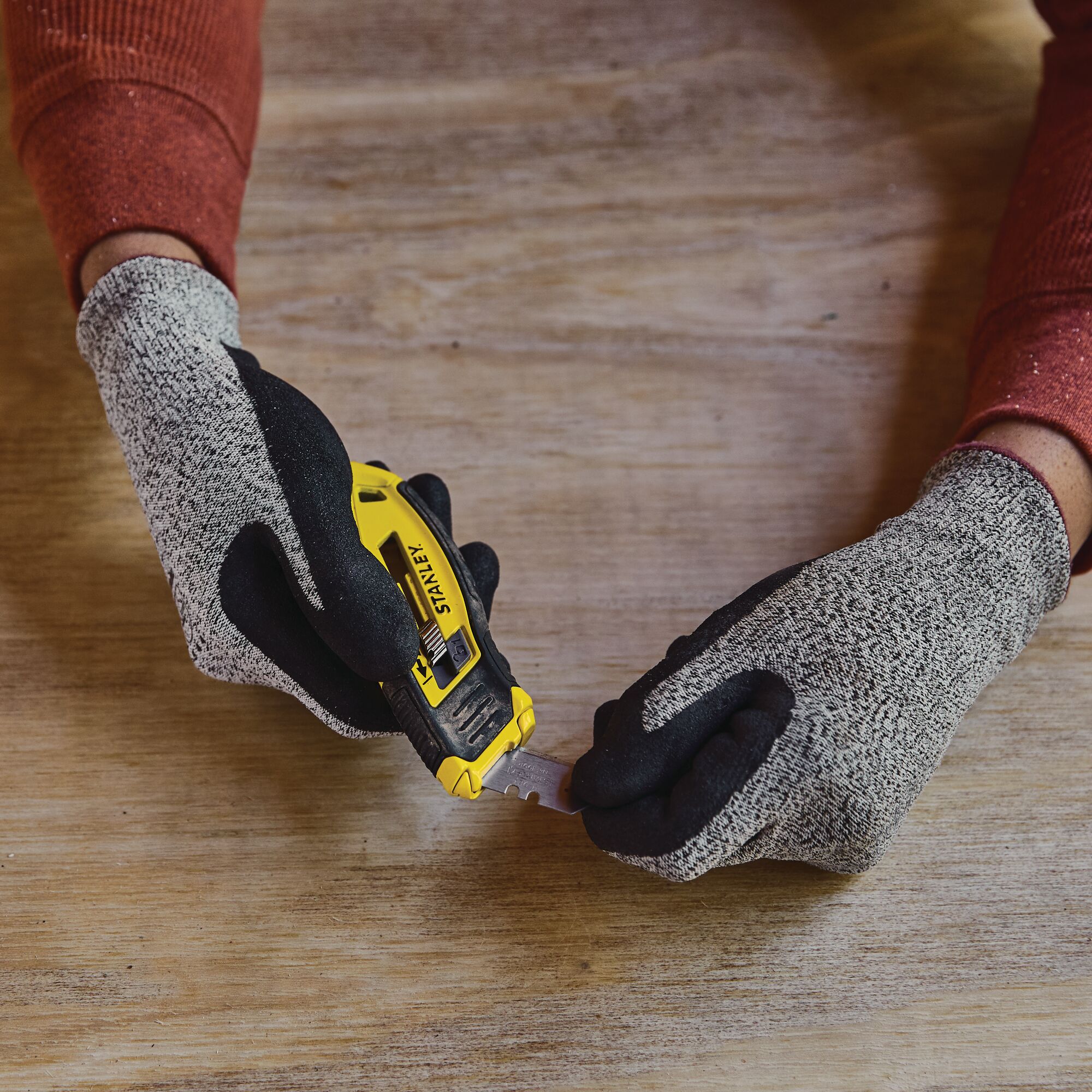 CONTROL-GRIP™ Retractable Utility Knife thumbnail 6