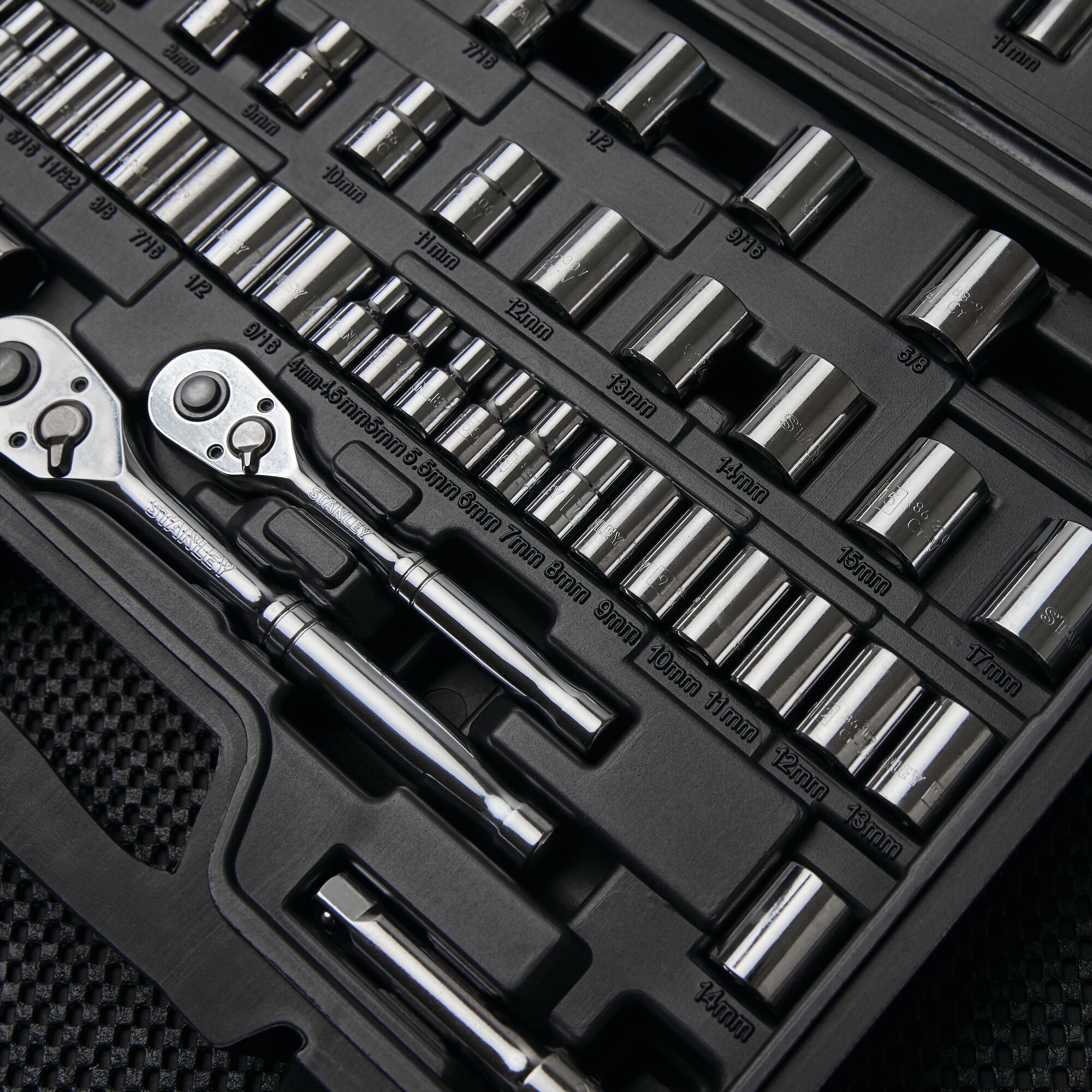 85 pc 1/4 in & 3/8 in Drive Mechanic's Tool Set thumbnail 4