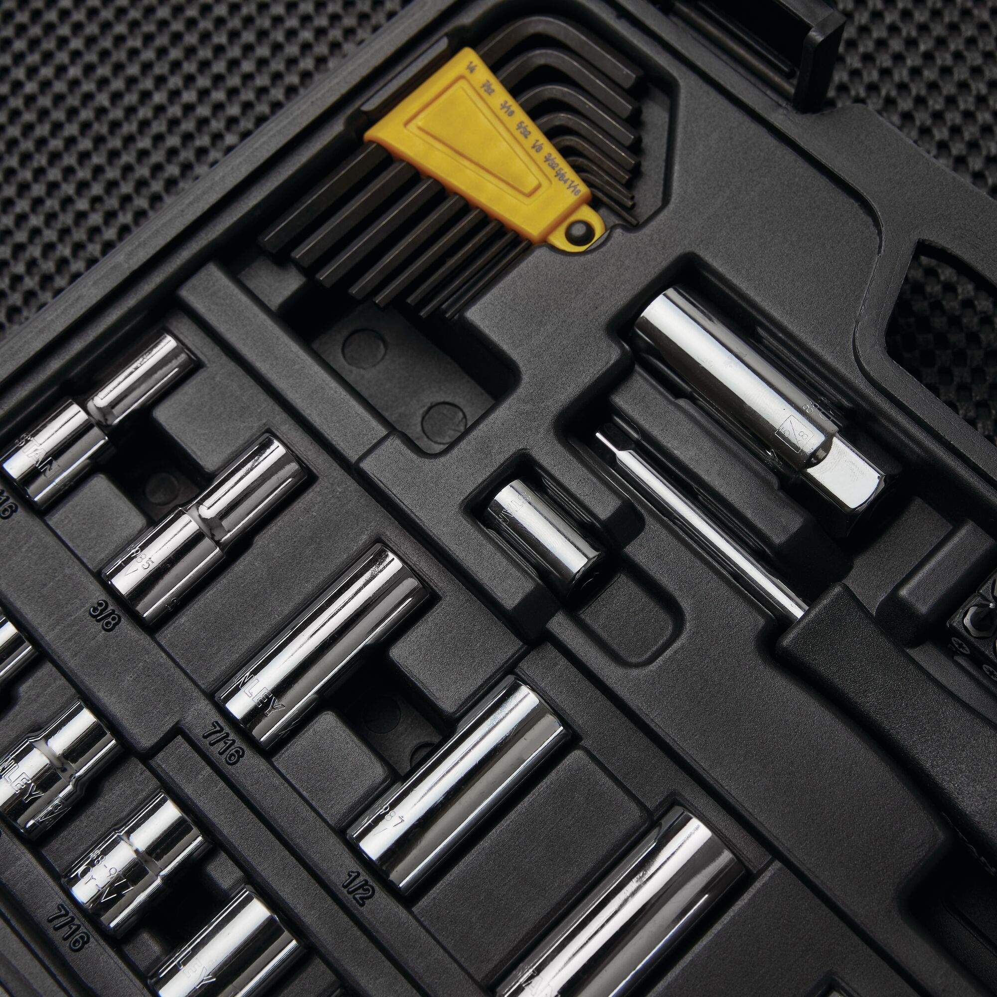 123 pc 1/4 in & 3/8 in Drive Mechanic's Tool Set thumbnail 5