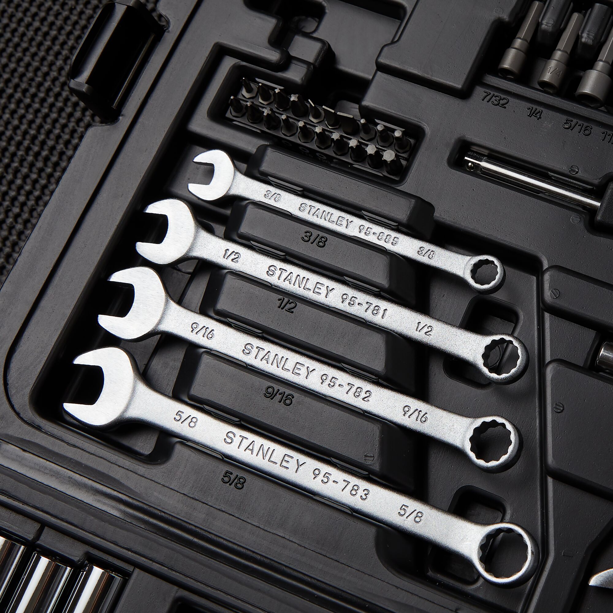 145 pc 1/4 in & 3/8 in Drive Mechanic's Tool Set thumbnail 4