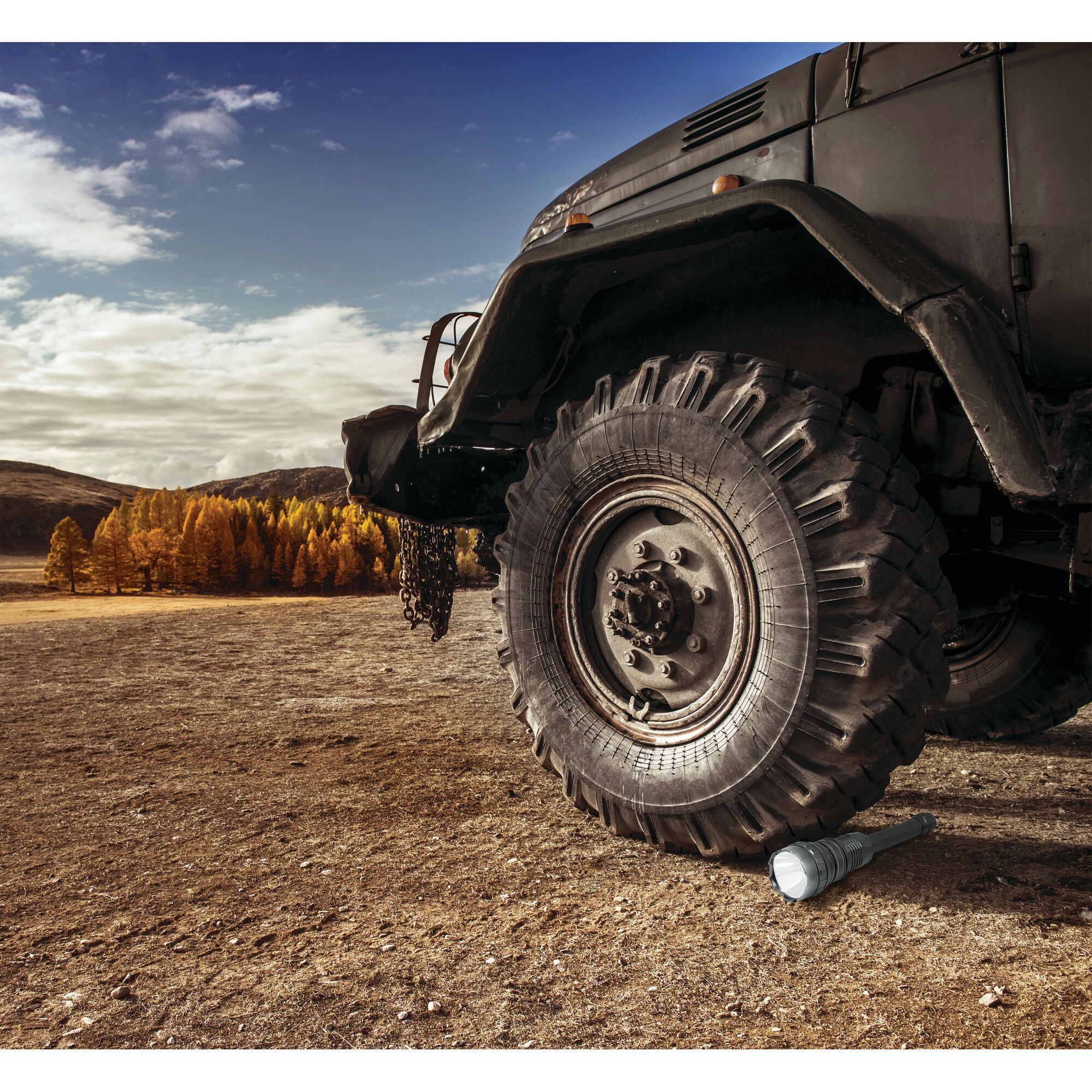 1,000 Lumen LED Flashlight/Power Supply thumbnail 2