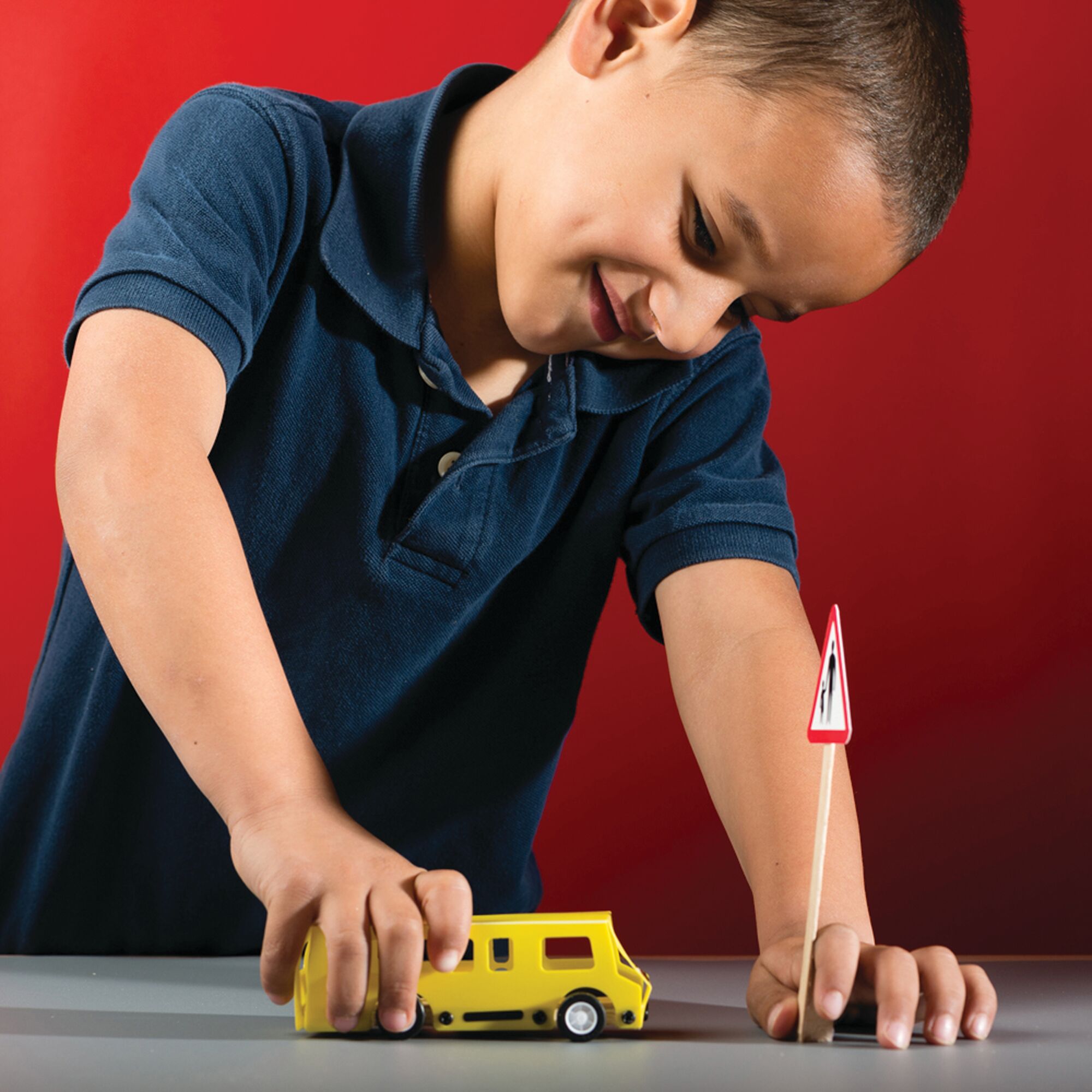 STANLEY Jr. Wooden DIY Kit - School Bus | STANLEY