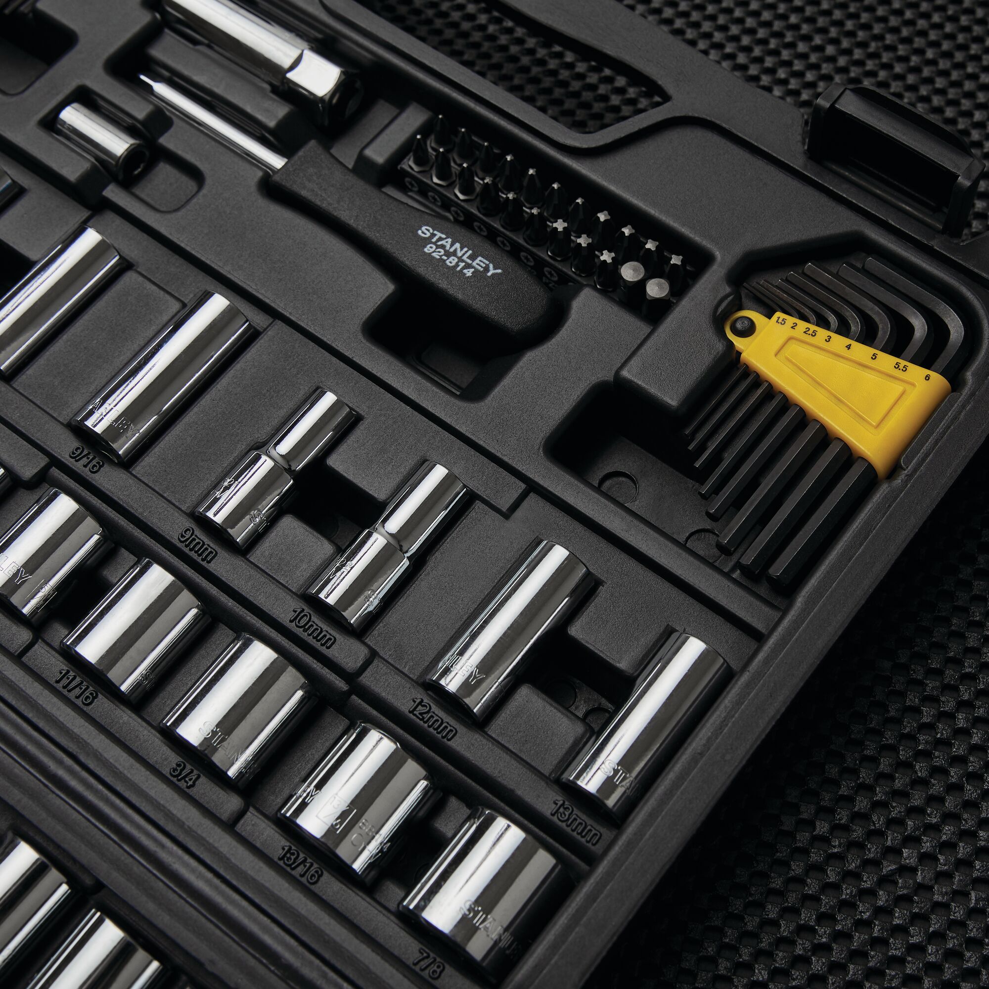 123 pc 1/4 in & 3/8 in Drive Mechanic's Tool Set | STANLEY