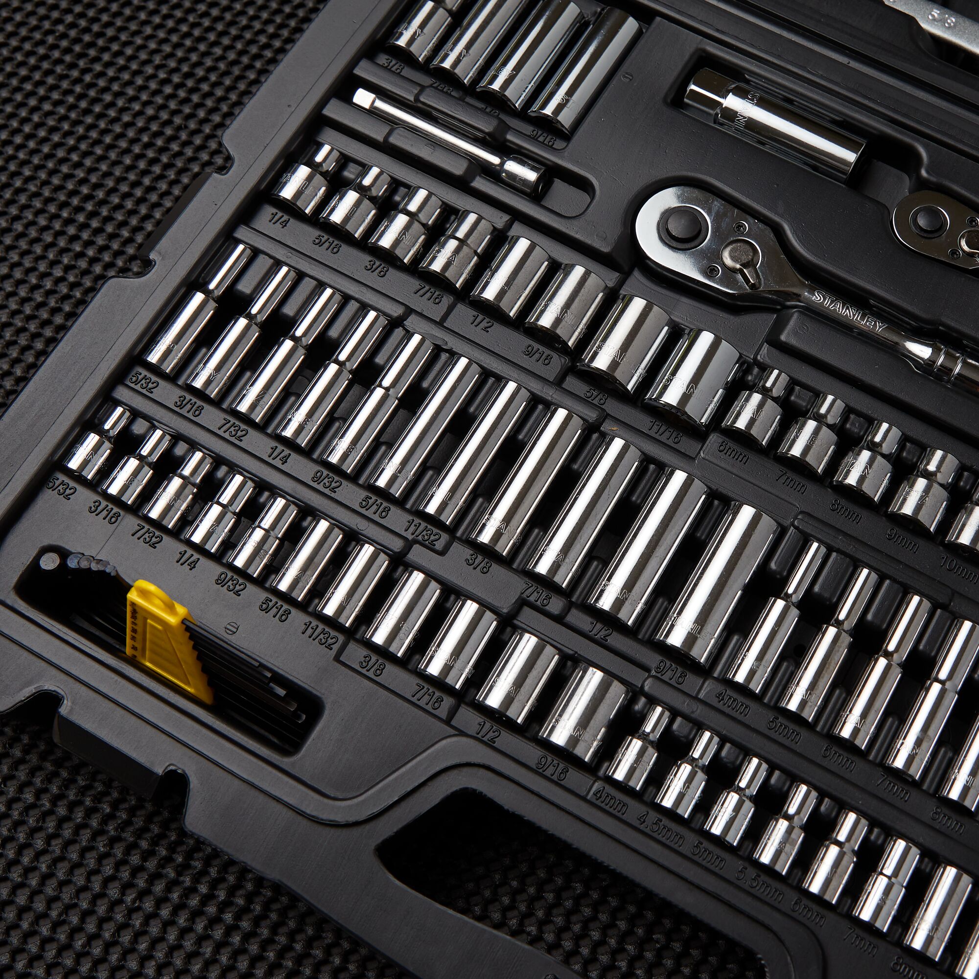 145 pc 1/4 in & 3/8 in Drive Mechanic's Tool Set | STANLEY