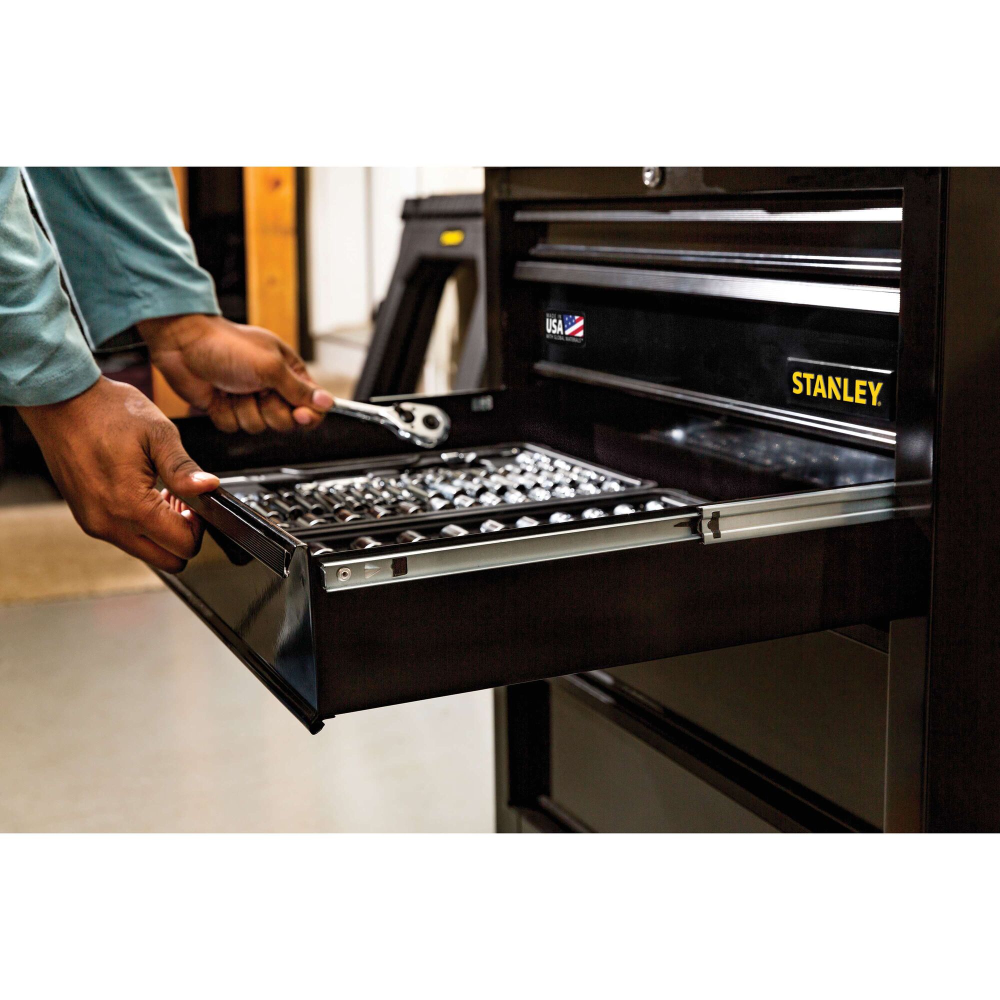 Stanley 100 Series 31 in 5-Drawer Mobile Workbench