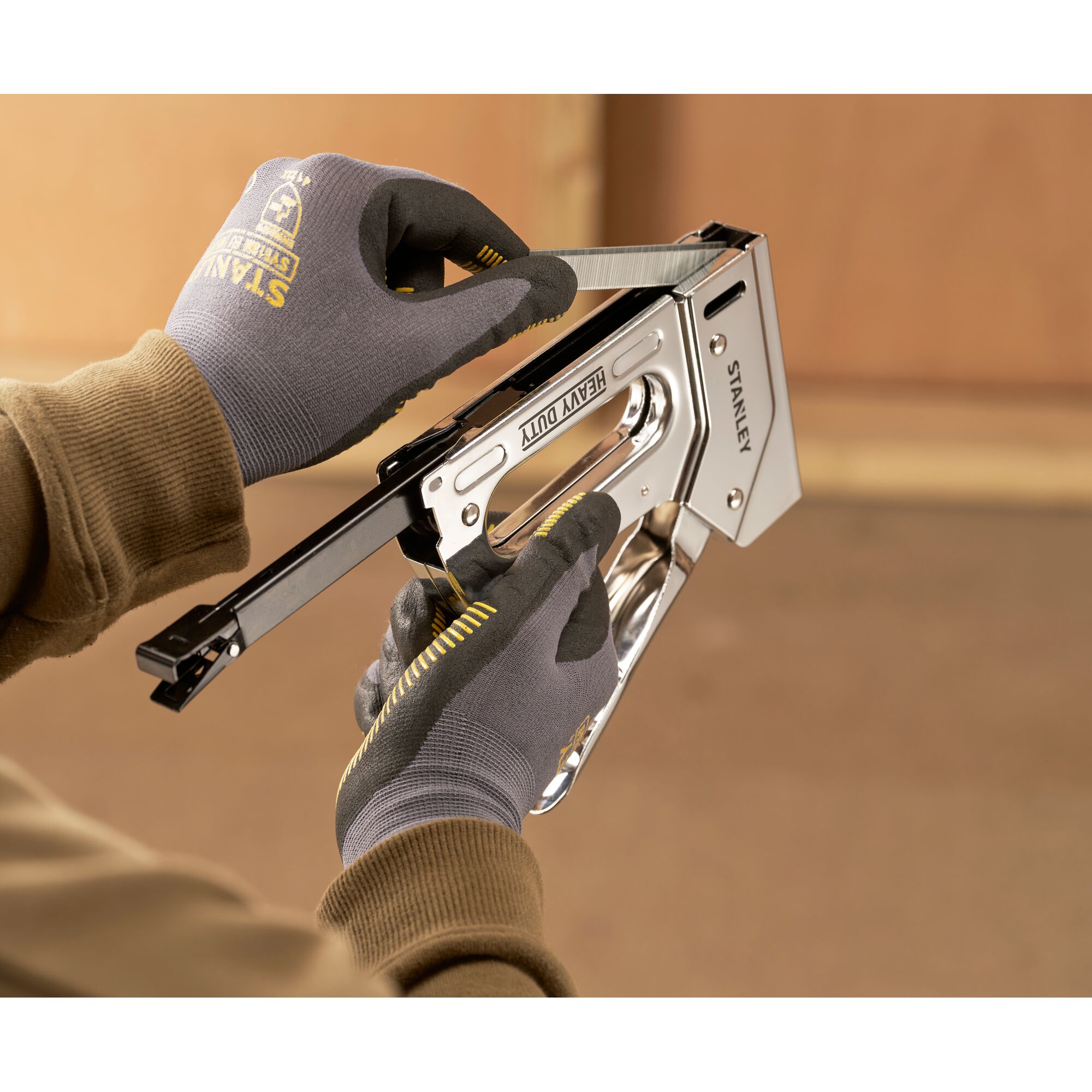 STANLEY® Heavy-duty Steel Staple gun | STANLEY